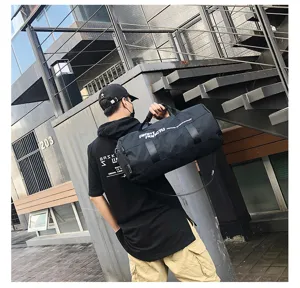 Zwarte sporttas reistas met schouderriem, grote fitness duffel tas voor heren en vrouwen.