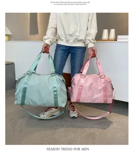 Large capacity travel duffel bag for women, lightweight luggage tote for weekend trips.
