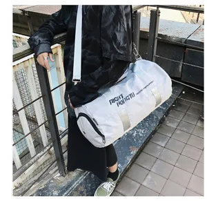 Cylindrische sport-fitness tas voor heren en dames, waterdichte reistas met comfortabele schouderriem.