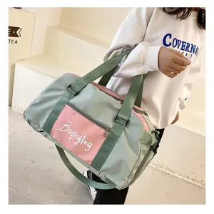 Sac de sport colorblock pour femmes, sac de fitness avec compartiment chaussures.