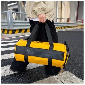 Large capacity yellow sports duffel bag for men and women, lightweight travel and gym gym bag.