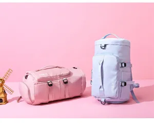 Vista dettagliata dello zaino da viaggio multifunzionale e borsa con grande capacita utile.
