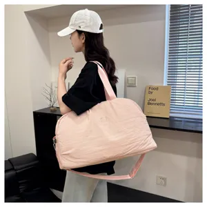 Large capacity pink travel duffel bag for women, casual fitness gym shoulder bag.