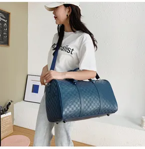 Blaues kariertes Reise-Duffelbag, große weiche Leder Sporttasche Gepäcktasche für Damen.
