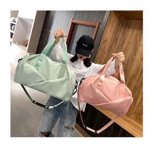 Grand sac de sport pour femmes, sac de fitness étanche avec compartiment humide et sec.