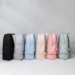 Zaino sportivo multifunzionale in tessuto oxford con separazione asciutto-bagnato e scarpe.