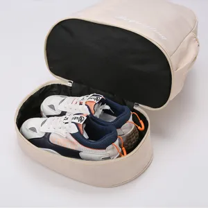 Zaino sportivo in tessuto Oxford beige con scomparto per scarpe e design di separazione.