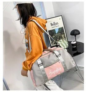 Sac de sport colorblock pour femmes, sac de voyage multifonctionnel avec compartiment.