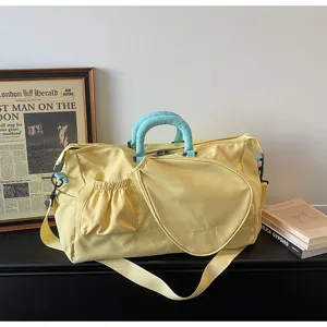 Grande borsa sportiva gialla borsone, borsa a tracolla casual per palestra, tennis e viaggi.