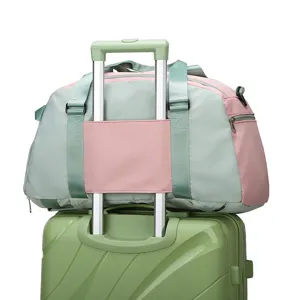Sac de voyage de sport colorblock, sac de fitness étanche avec passant pour valise.