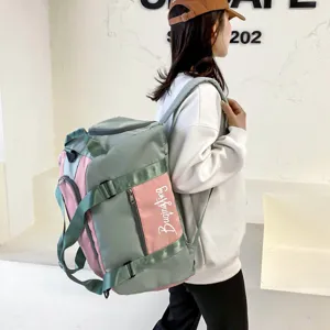 Sac à dos de sport colorblock multifonctionnel avec un grand compartiment chaussures.
