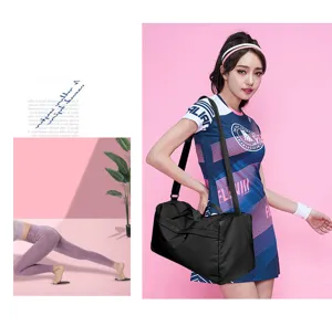 Grote zwarte sporttas voor dames, ideal voor fitness, yoga en reizen met ruime capaciteit.