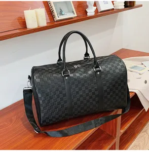 Schwarze karierte Reisetasche mit Griffen und Schultergurt, große Kapazität Wochenendtasche.