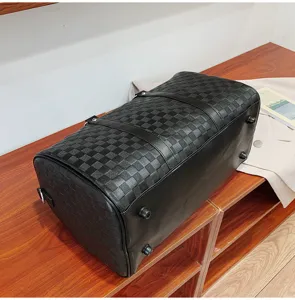 Schwarze karierte Reisetasche große Kapazität weiches Leder Wochenendgepäck Sporttasche.