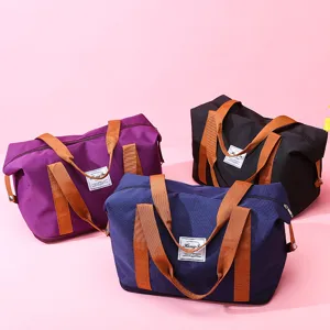 Grande borsa da viaggio in tessuto oxford con separazione asciutto bagnato e comode maniglie.