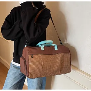 Large capacity gym duffel bag for women and men, travel sports bag with grid pocket.