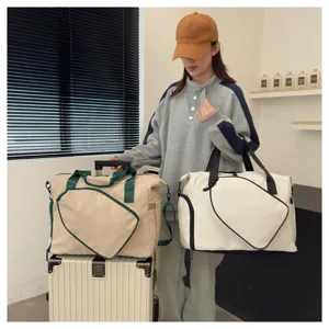 Vue détaillée du grand sac de sport, sac de tennis avec compartiment à chaussures.