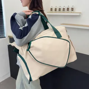 Grand sac de sport avec compartiment chaussures et poche raquette pour voyage tennis.