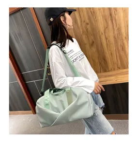 Sac de sport de fitness vert léger avec bandoulière pour les voyages et la salle de gym.