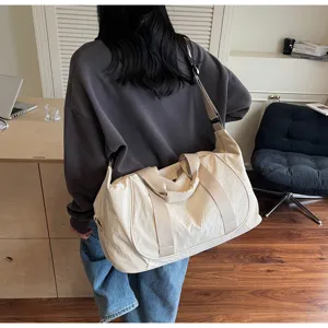 Large capacity oxford cloth travel duffel bag, lightweight casual shoulder gym bag for sports.