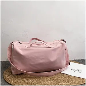 Roze grote sporttas detail, casual reistas en yogatas voor dames dagelijks gebruik.