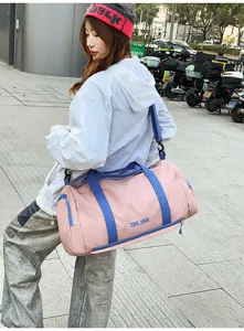 Large capacity sports duffel bag, fashion color block fitness gym bag for short travel.