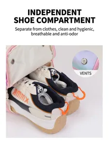 Vista dettagliata dello scomparto scarpe indipendente e del foro di ventilazione sulla borsa sportiva.