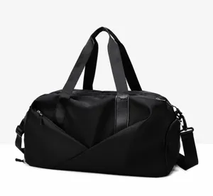 Sac de sport noir grand format avec compartiment à chaussures pour le voyage et fitness.