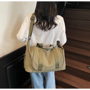 Green travel duffel bag detail, lightweight oxford fabric gym yoga bag with shoulder strap.