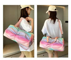 Borsa da palestra arcobaleno sfumata con tracolla, grande borsa da viaggio per donne chic.