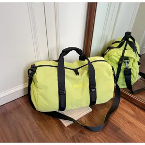 Casual fashion travel duffel bag waterproof gym shoulder crossbody bag detail showcase