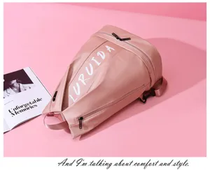 Vista dettagliata dello zaino da viaggio rosa scomparto scarpe materiale impermeabile cerniera.