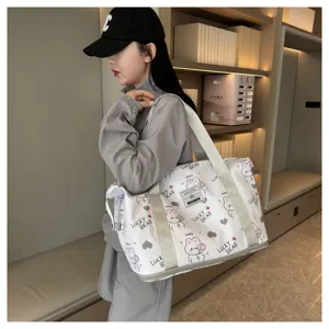Große Reise-Sporttasche für Damen, wasserdichte Canvas-Fitness-Tasche mit süßem Cartoon-Druck.
