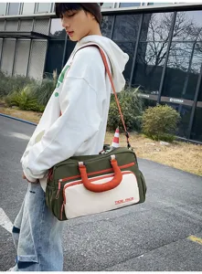 Large capacity travel duffel bag for men and women, waterproof sports gym shoulder bag, green.