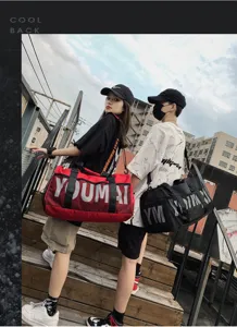 Grand sac de sport avec compartiment à chaussures et séparation humide-sec pour voyage.