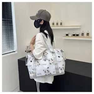 Grosse Reisetasche mit Cartoon-Kuh-Druck, tragbare Sporttasche mit verstellbarem Schultergurt.
