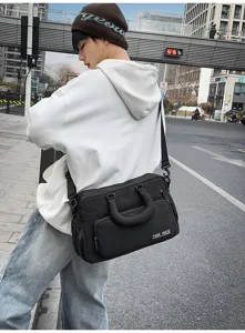 Men's large capacity travel shoulder bag, casual fashion multi-pocket fitness handbag.