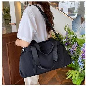 Grande borsa da viaggio nera, borsa a tracolla sportiva yoga casual leggera per donne.