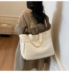 Minimalist large capacity canvas tote bag for women, casual stylish shoulder handbag daily.