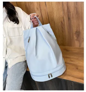 Zaino da viaggio azzurro con scomparto separato per scarpe per sport e fitness.