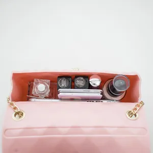 Modische rosa Jelly Schultertasche für Damen, süße gesteppte Umhängetasche mit goldener Kette.