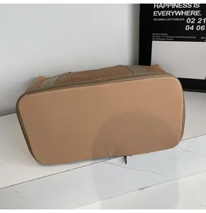 Große braune Gitter Reisedepot Sporttasche Fitness Tasche für Damen, erweiterbares Design.