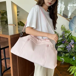 Grande borsa da viaggio rosa per donna, borsone sportivo leggero e casual per yoga e fitness.