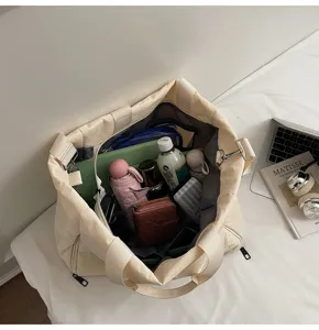 Minimalist large capacity tote bag with multi-compartments and wet-dry separation.