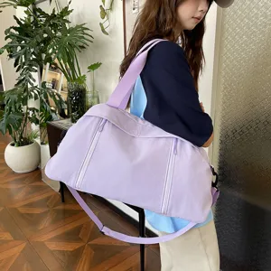 Grande borsa da viaggio viola per donna, borsa sportiva casual a tracolla fitness.