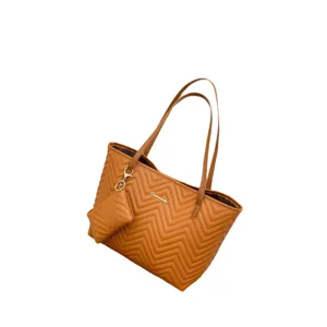 Braune gesteppte Damen Tragetasche mit passender Geldbörse, schicke Schultertasche für den Alltag.