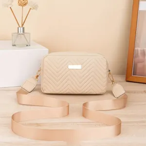 Modische minimalistische Damen Umhängetasche, schickes Steppmuster mit breitem Gurt für den Alltag.