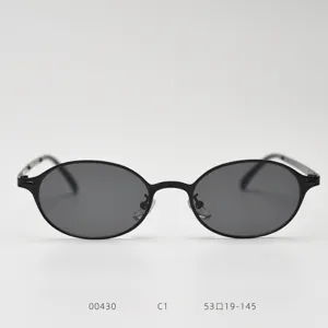 Lunettes de soleil ovales vintage en métal pour hommes et femmes, monture noire rétro chic.