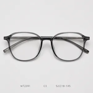 Detalles de la montura de gafas TR90 con borde gris elegante para uso diario cómodo.
