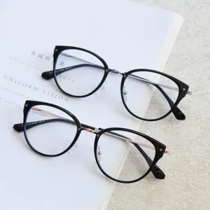 Montatura per occhiali da vista in metallo cat-eye, leggera ed elegante per tutti i giorni.